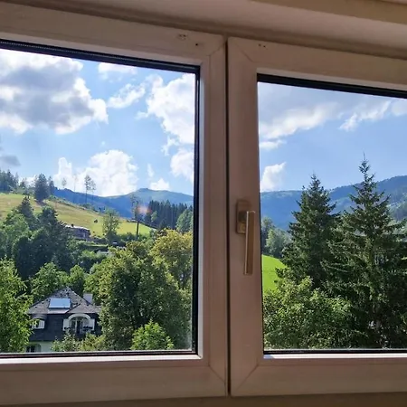 Cityxpress 18 - Near Lift And Town 젤암제