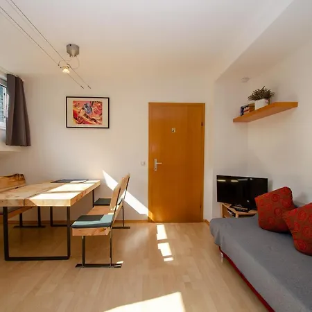 아파트 Cityxpress 18 - Near Lift And Town 젤암제