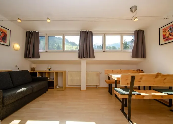 Cityxpress 18 - Near Lift And Town 젤암제