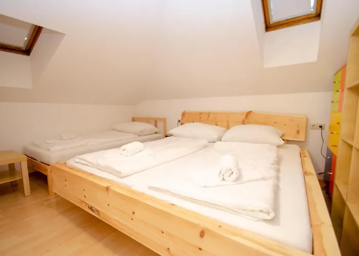 Cityxpress 18 - Near Lift And Town